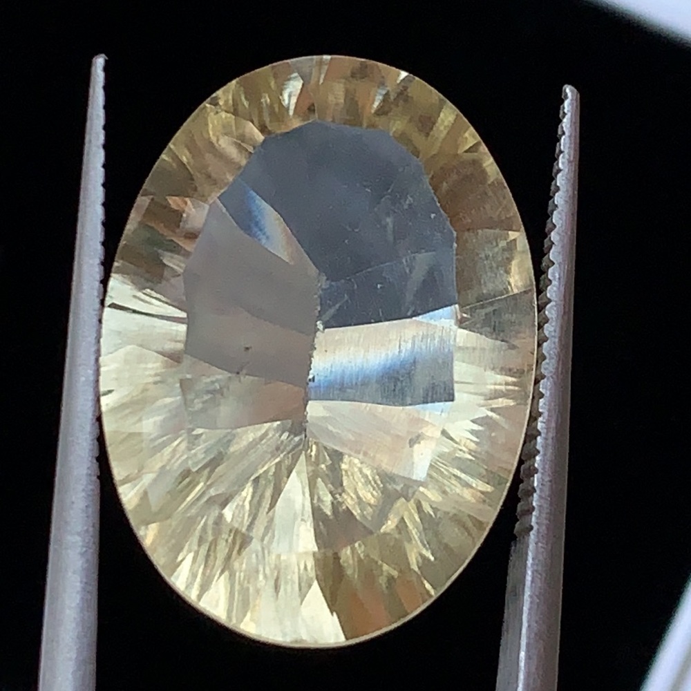 12.39 Ct Oval Master Cut Lemon Quartz Gemstone - Picture 8 of 13